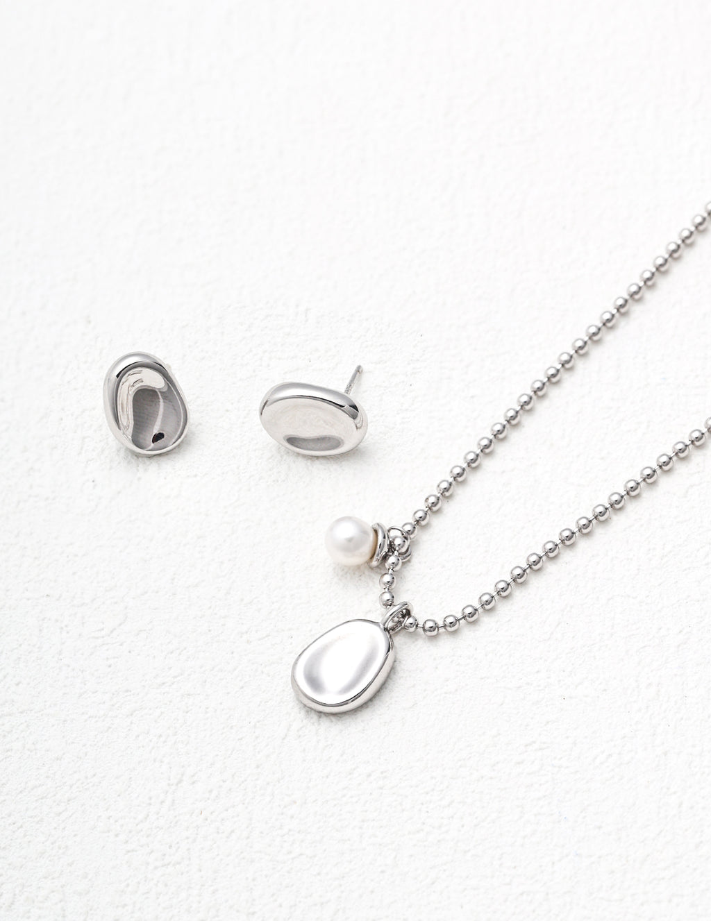 Aura Mini Pearl  Necklace