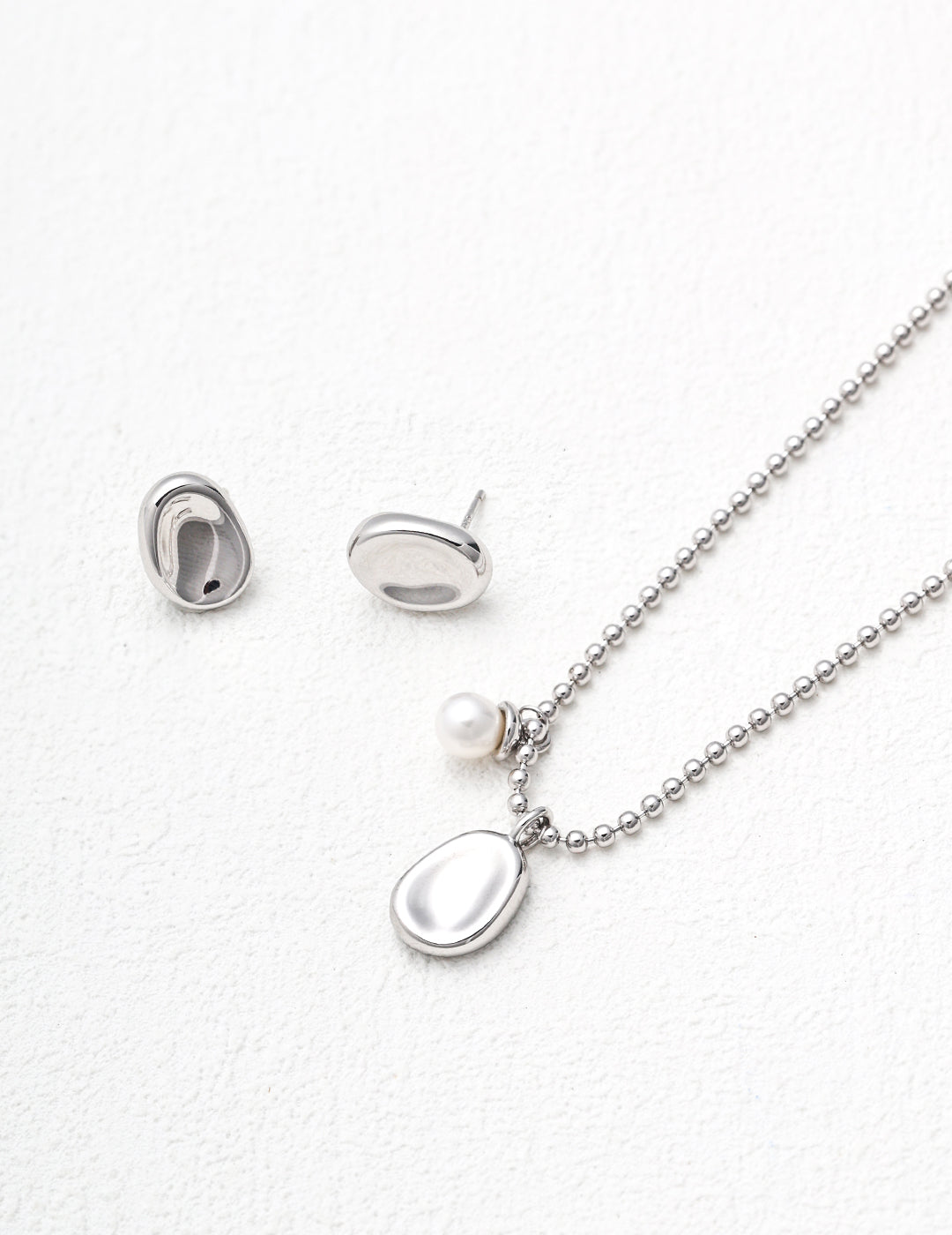 Aura Mini Pearl  Necklace