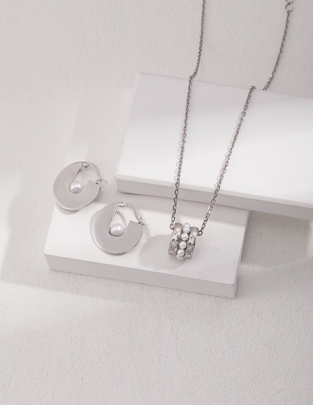 Mother of Pearl Nacre Necklace