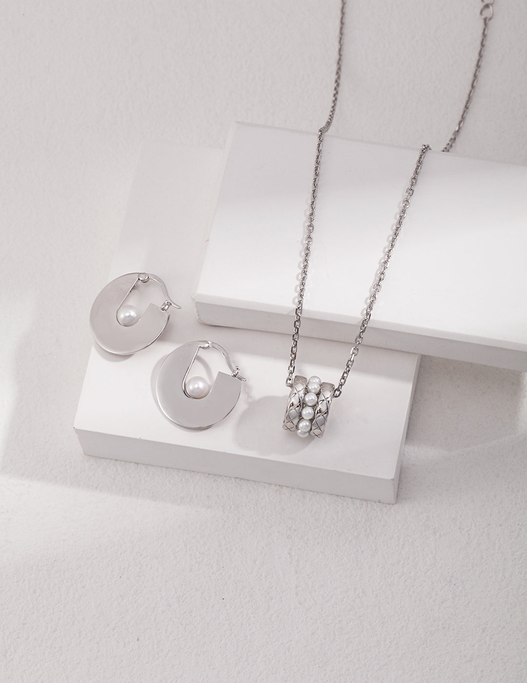 Mother of Pearl Nacre Necklace